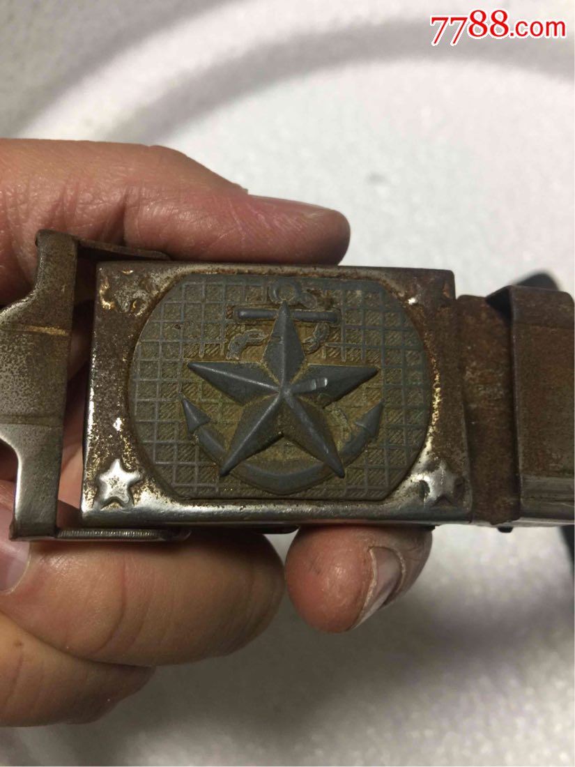 海军皮带一皮带断了,修反了.