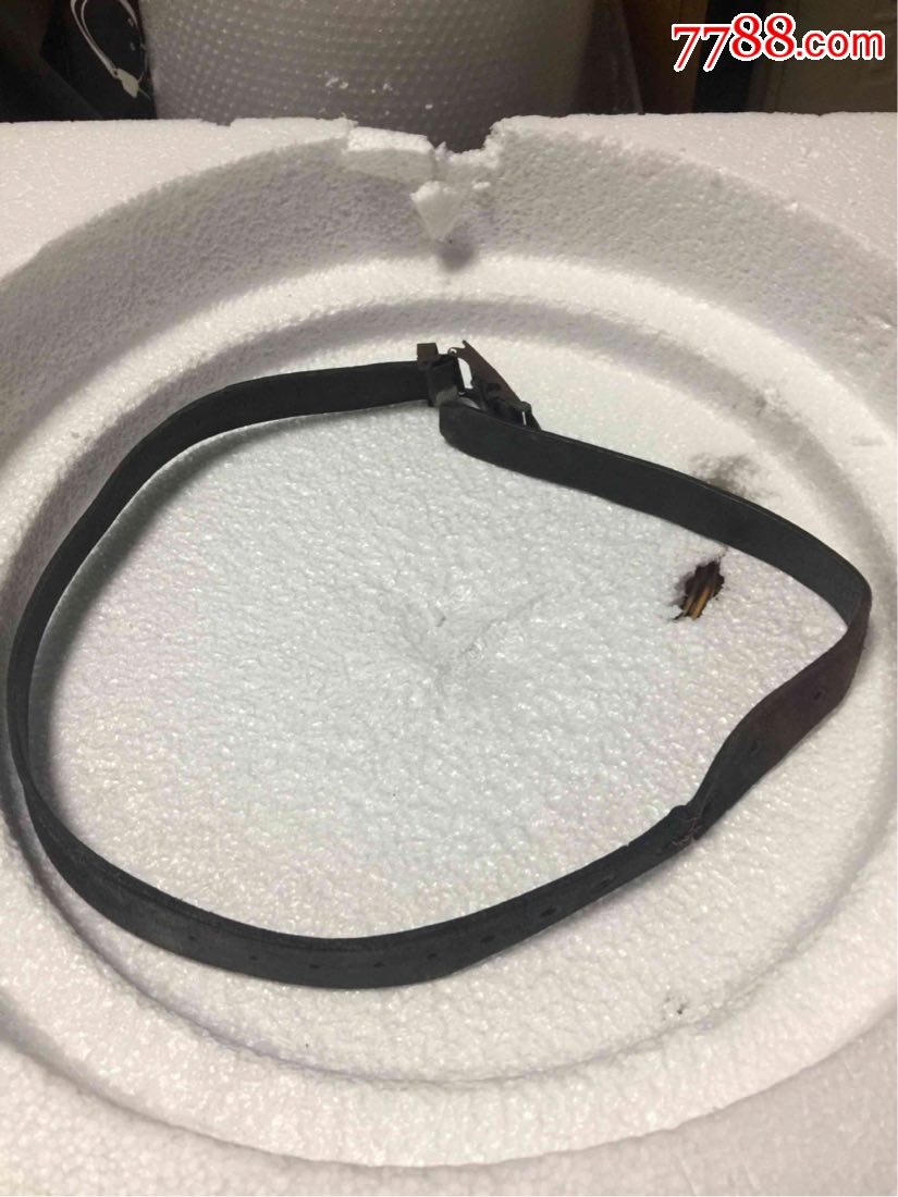 海军皮带一皮带断了,修反了.