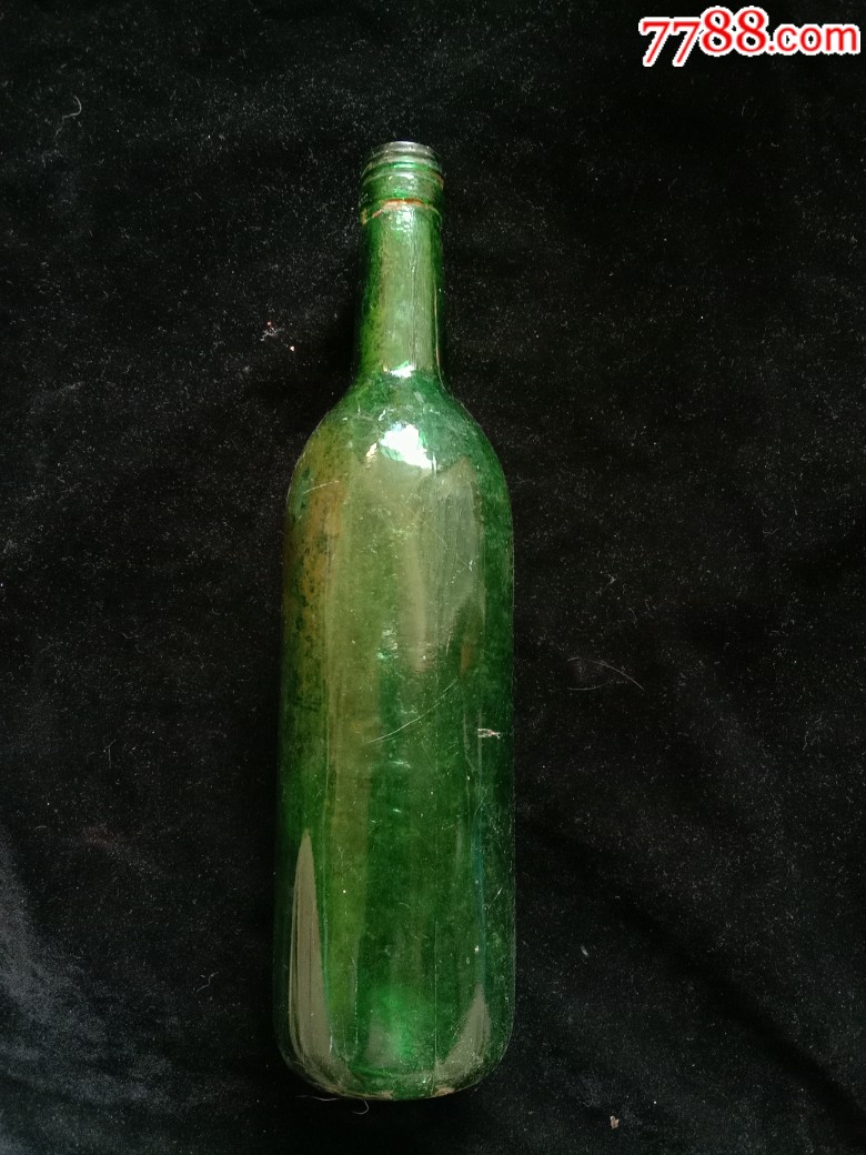 老绿色玻璃酒瓶子