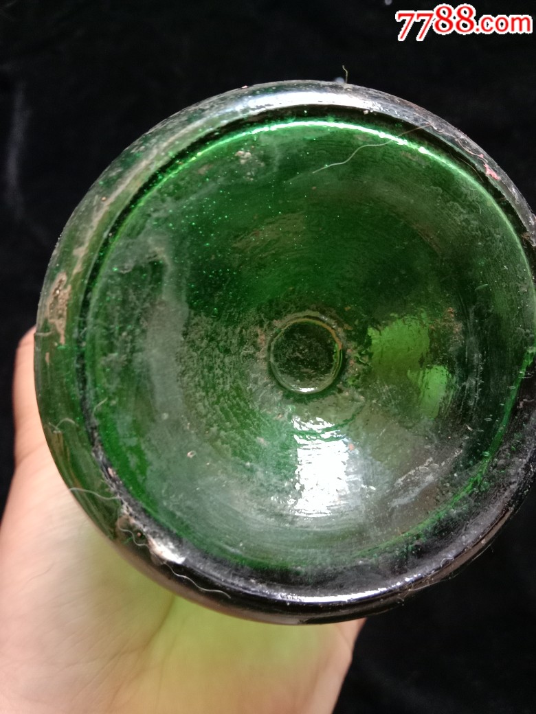 老绿色玻璃酒瓶子