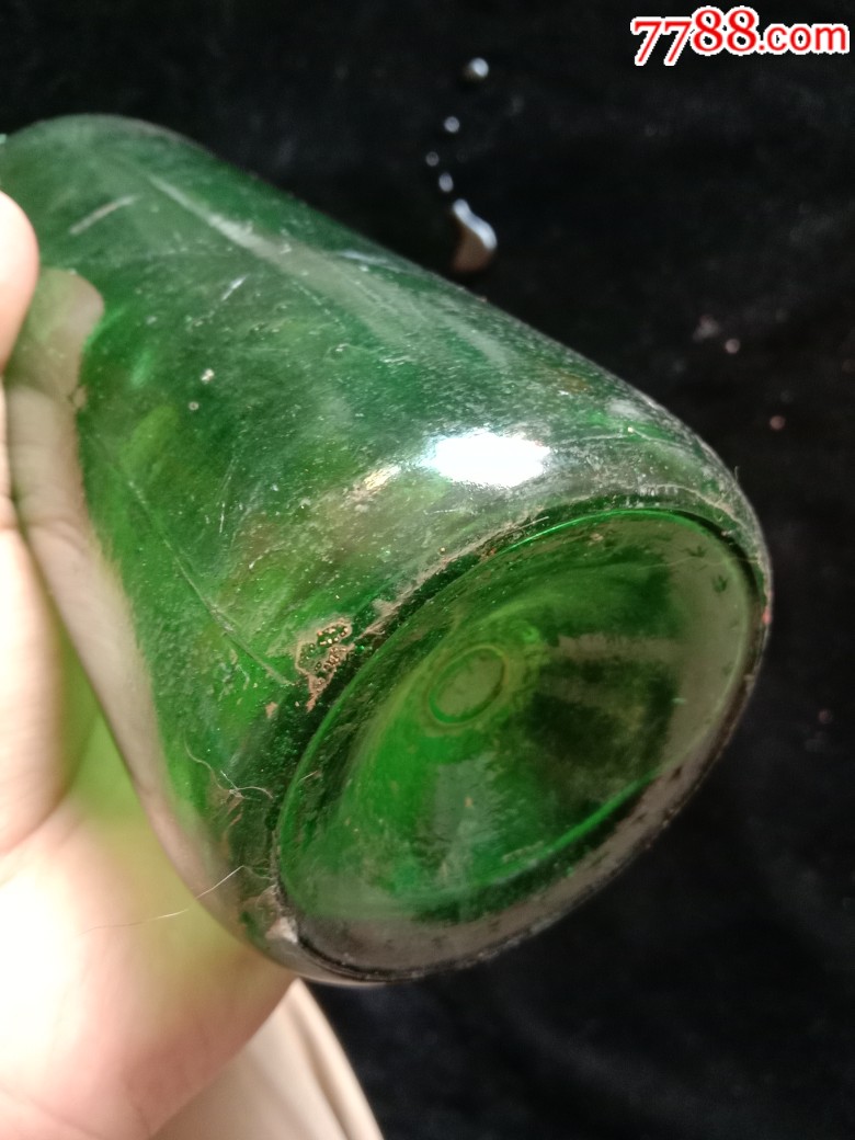 老绿色玻璃酒瓶子