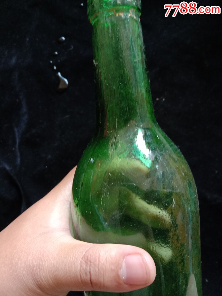 老绿色玻璃酒瓶子