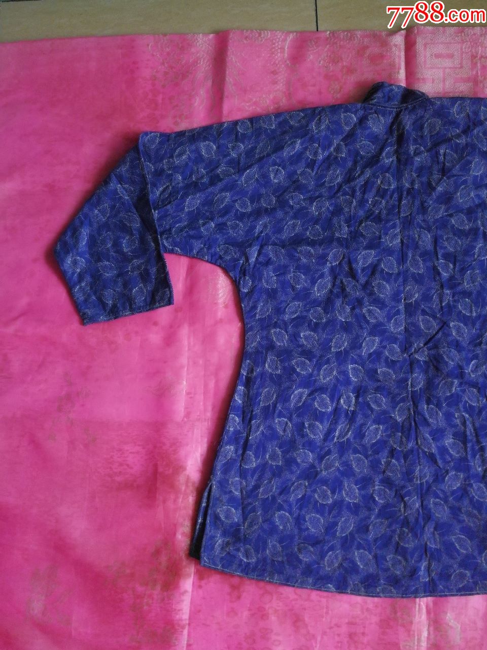 老式偏襟女士衣服