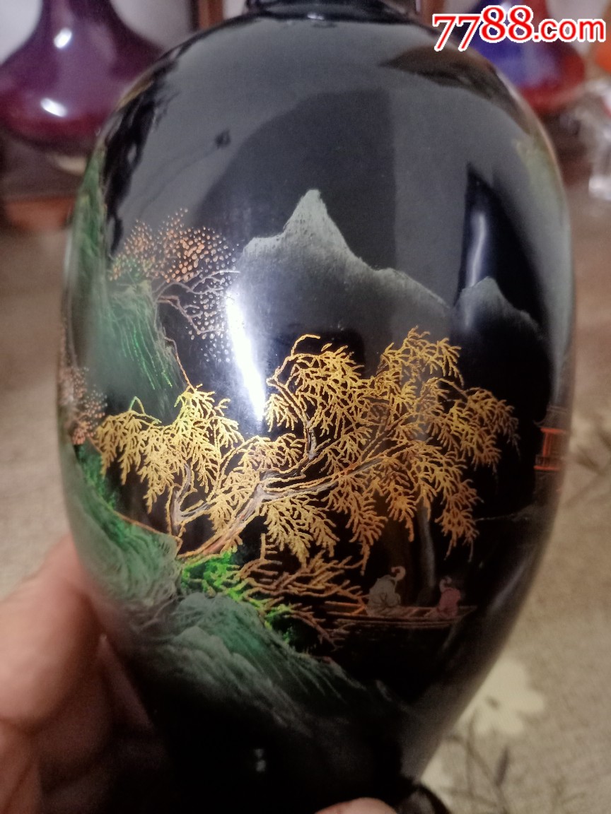 七十年代木胎大漆手绘花瓶