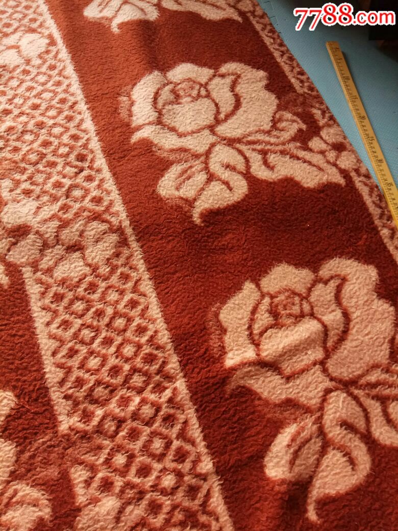 好品相老式棕白相间毛毯一条.