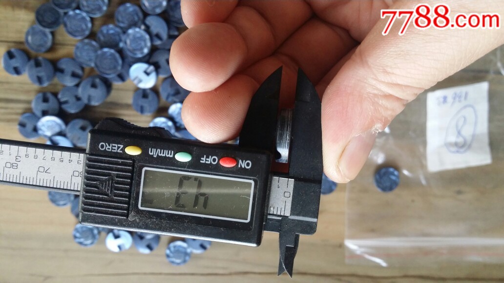 有机玻璃纽扣136颗.70年代全新库存