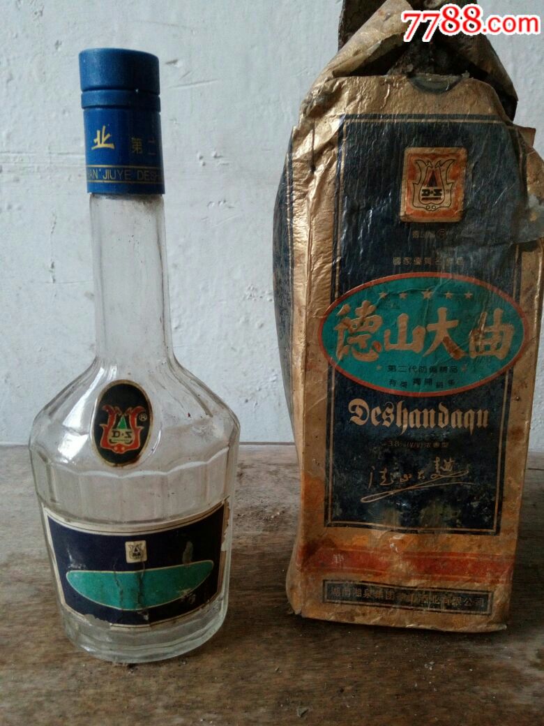 德山大曲酒瓶,瓶盖未拆