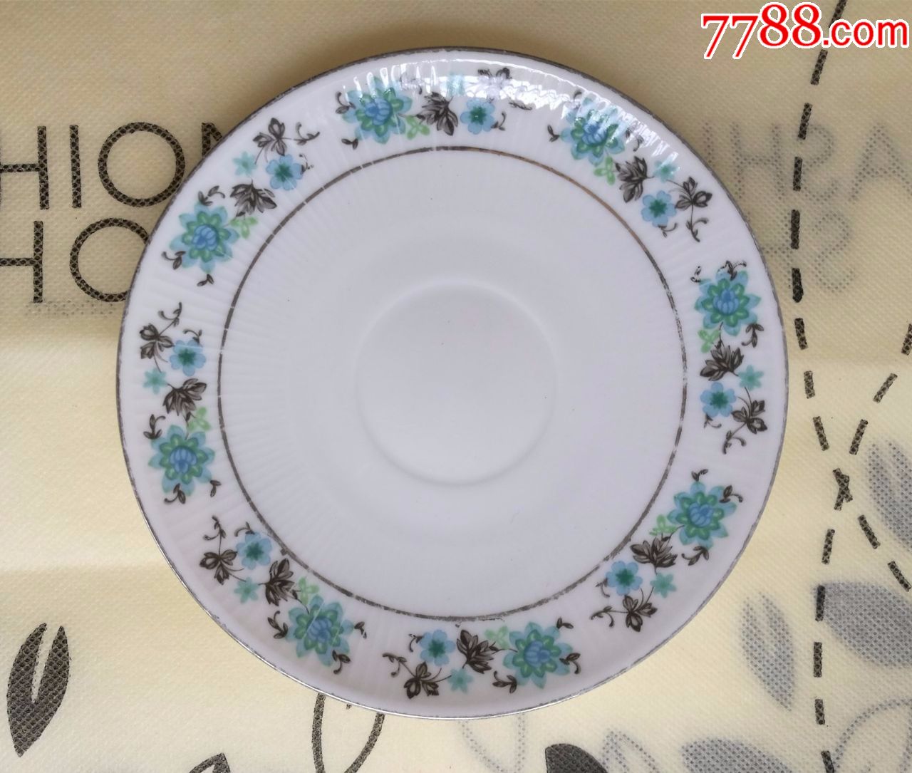 中国界牌贴花薄胎小碟