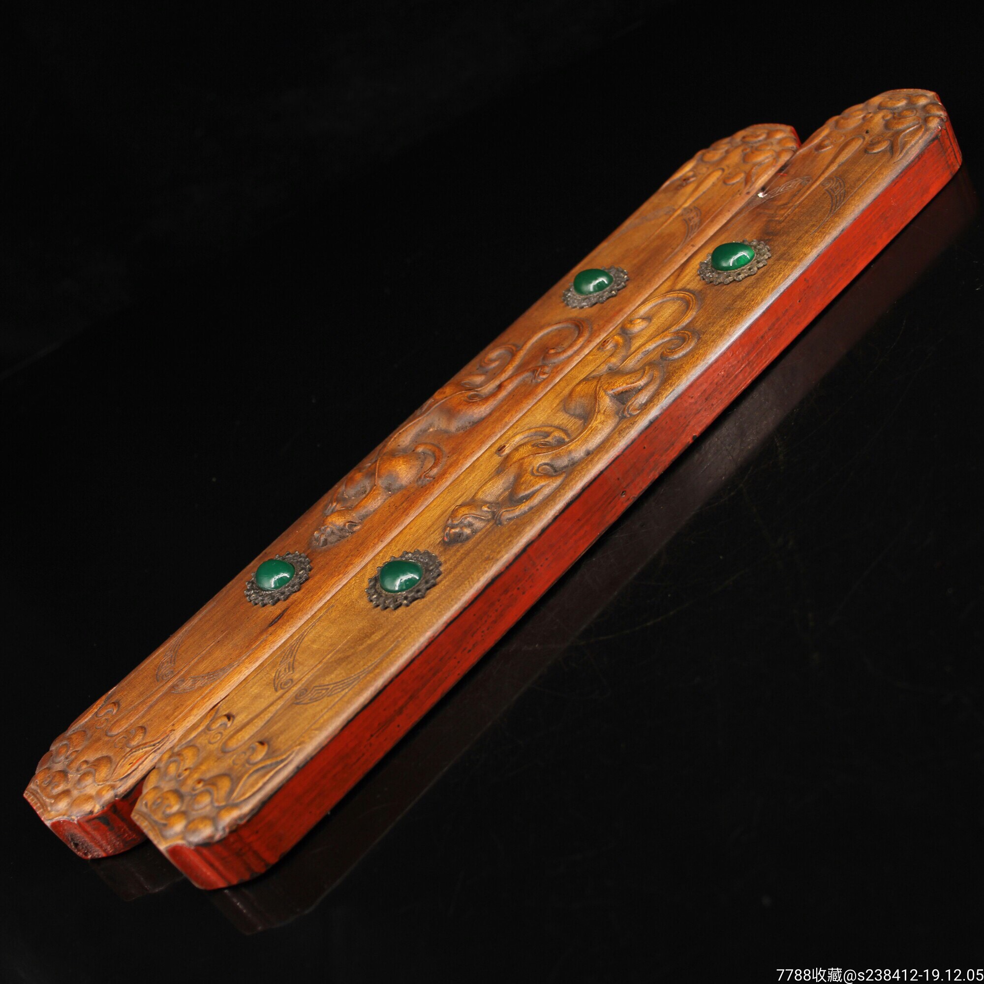 黄杨木浮雕镶嵌宝石镇纸