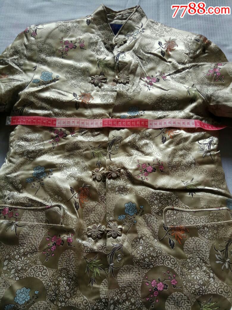 好品相金黄色绸缎女式小棉袄上衣一件.
