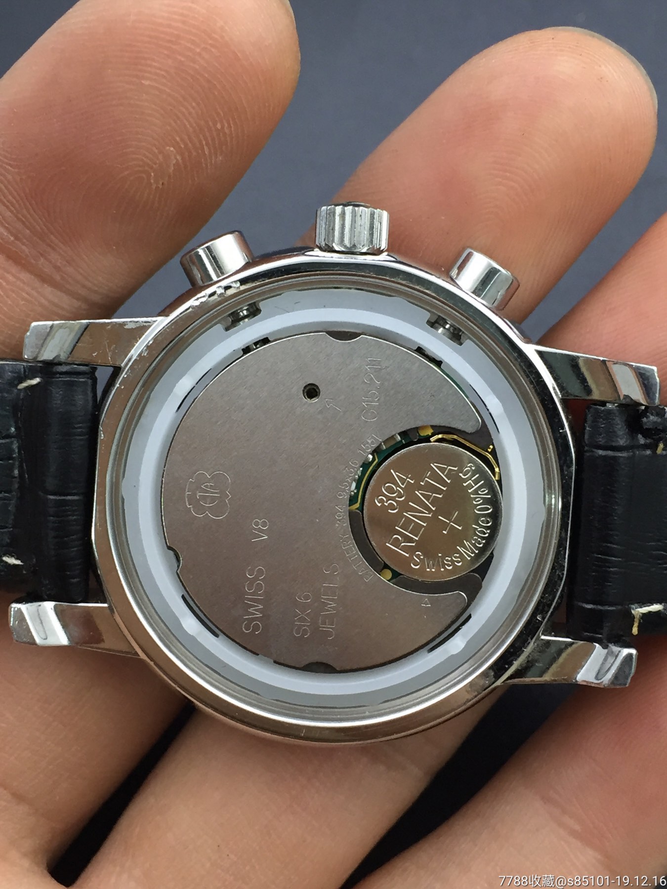 石英"计时天梭",机芯是:瑞士v8机芯