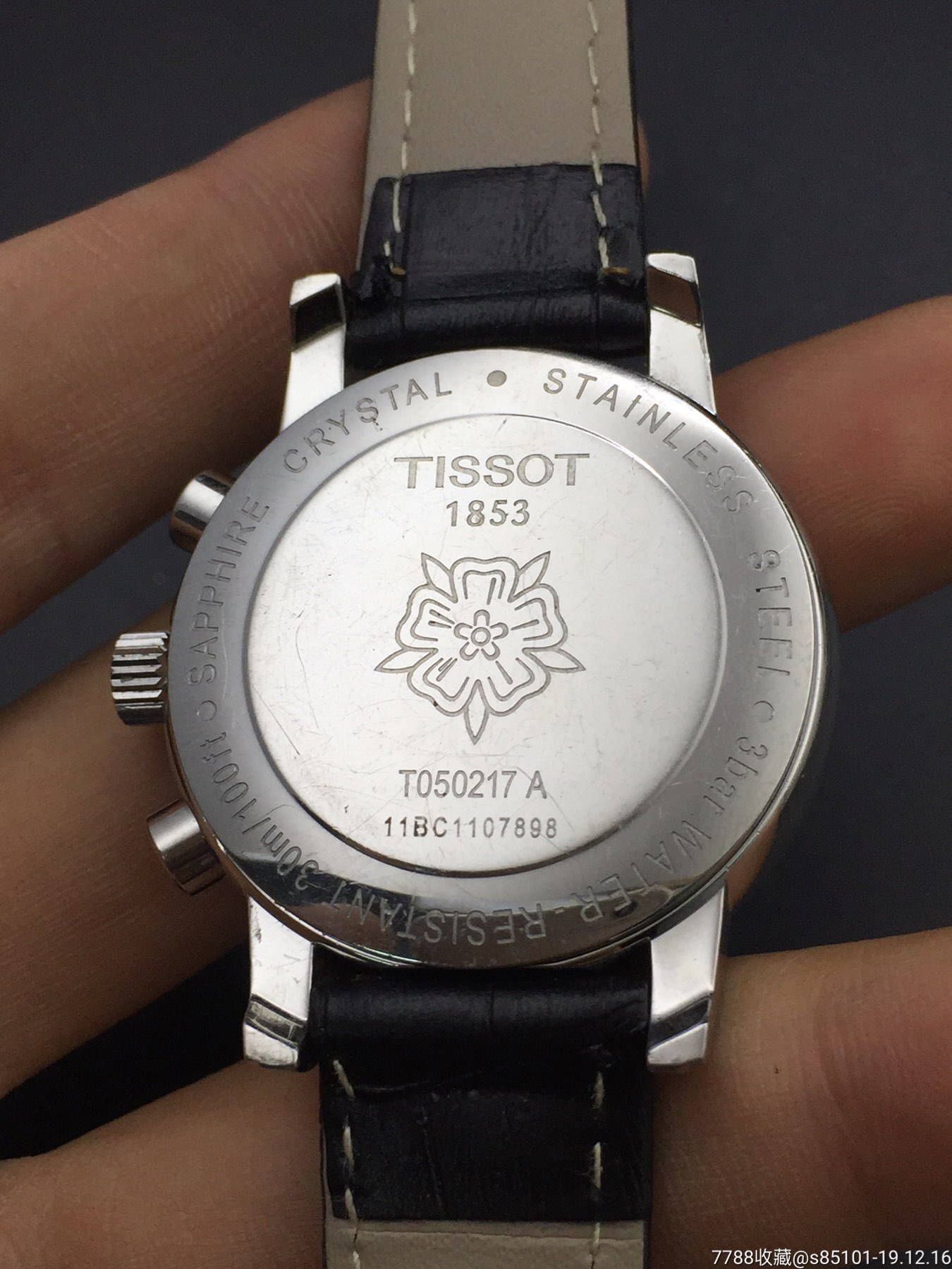 石英"计时天梭",机芯是:瑞士v8机芯