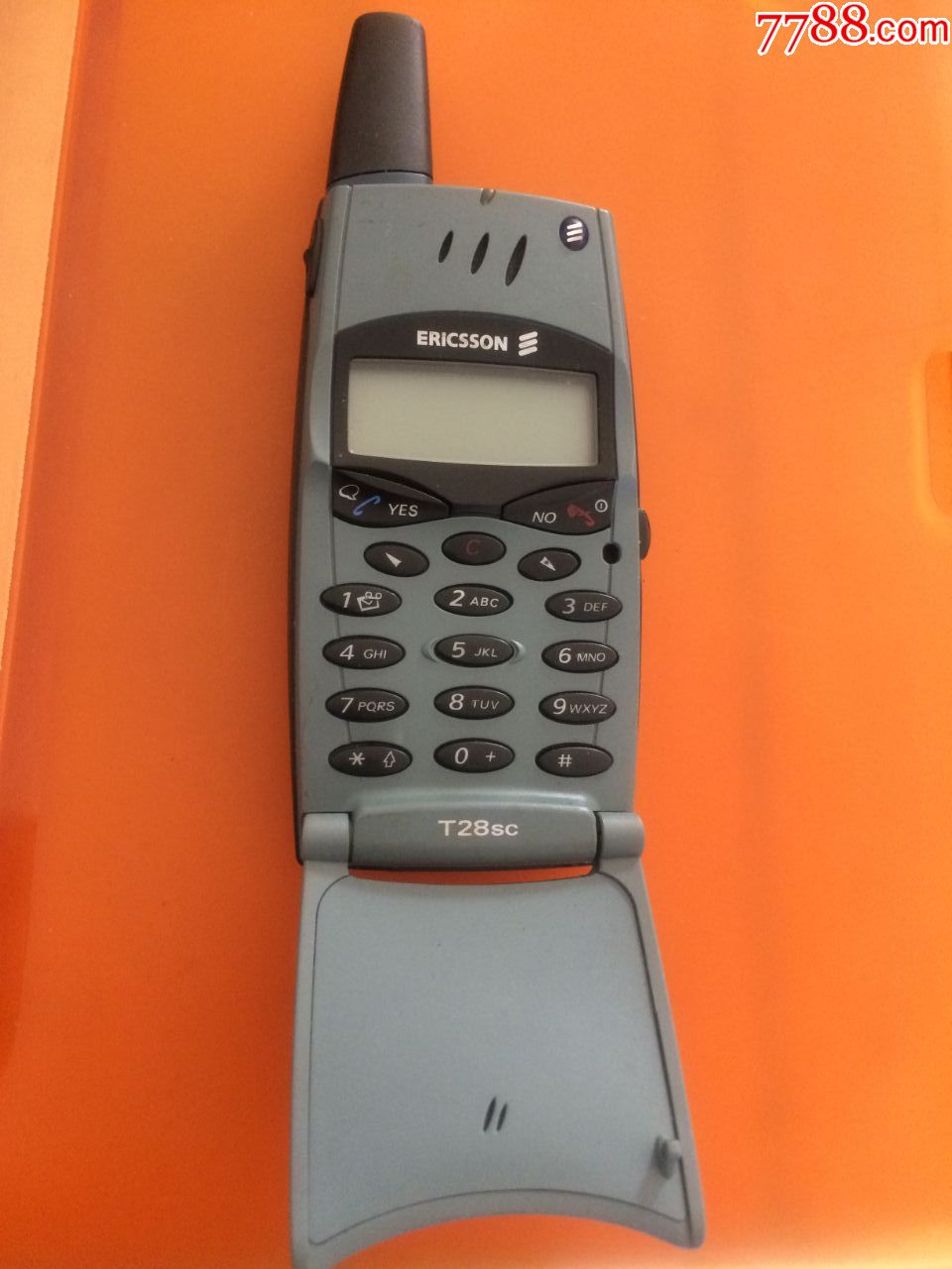 一台经典收藏限量版erisson爱立信t28sc翻盖手机