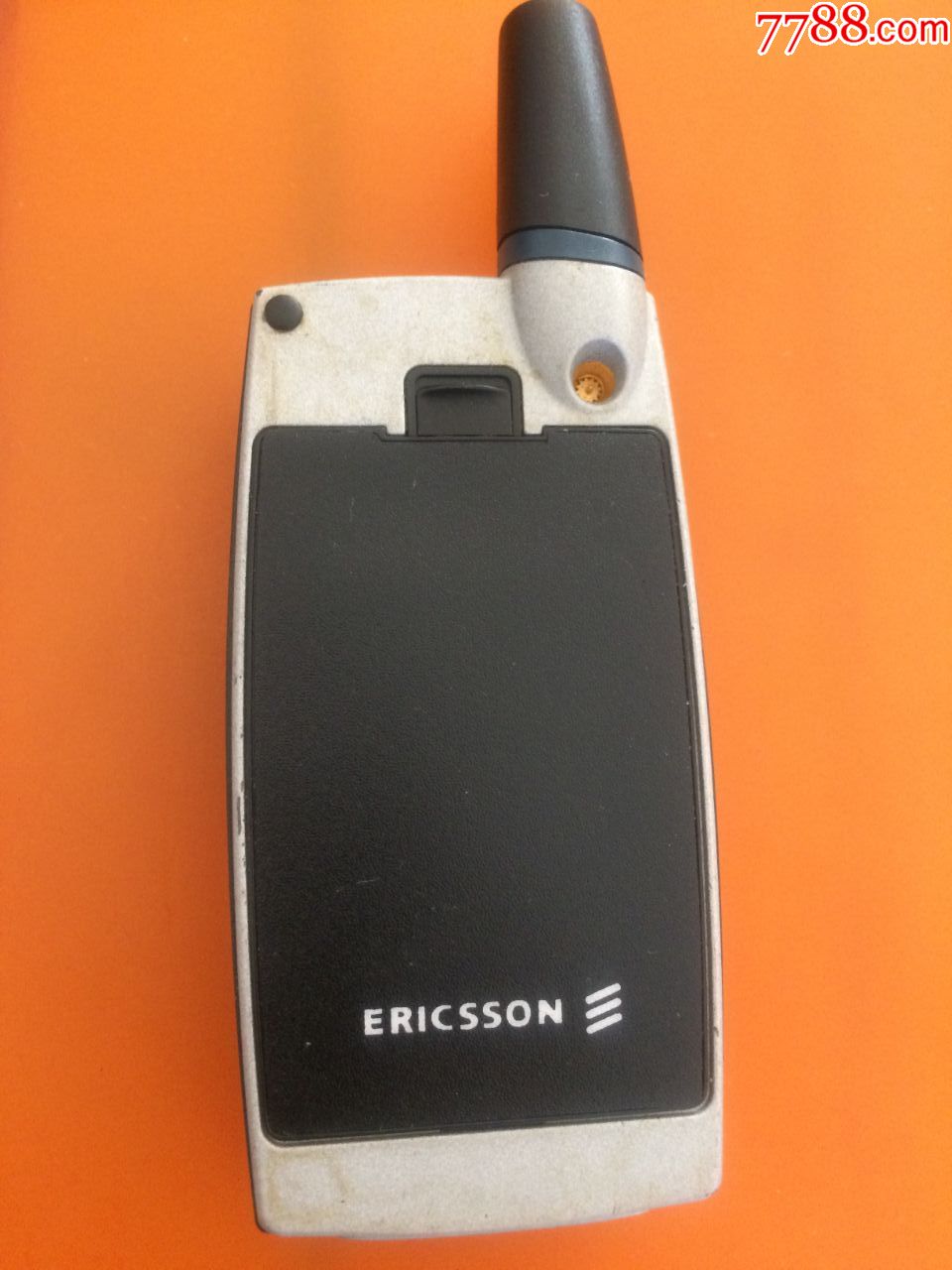 一台经典收藏限量版erisson爱立信t28sc翻盖手机