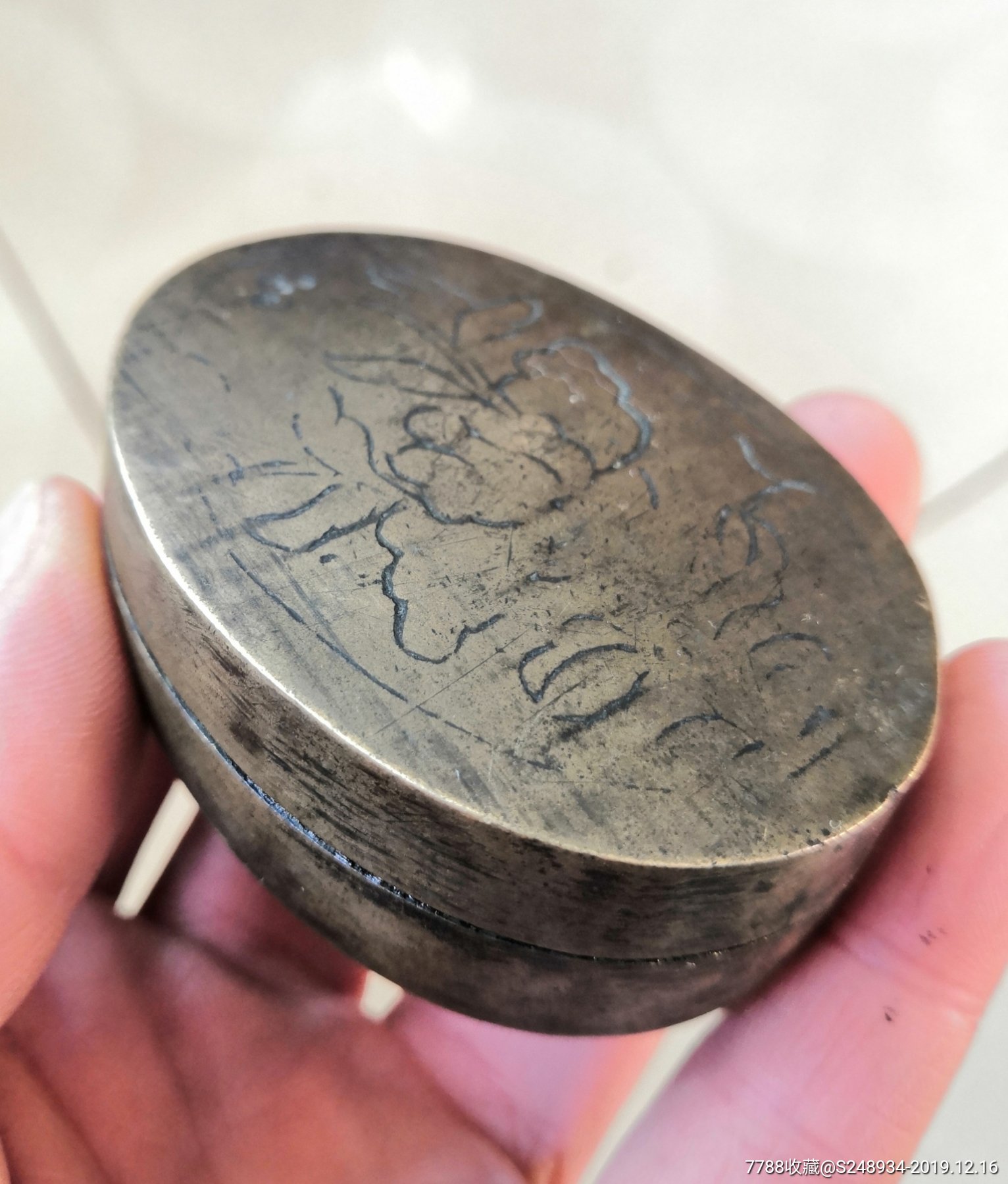 文房收藏191201民国手工刻花椭圆形老包浆铜墨盒有款