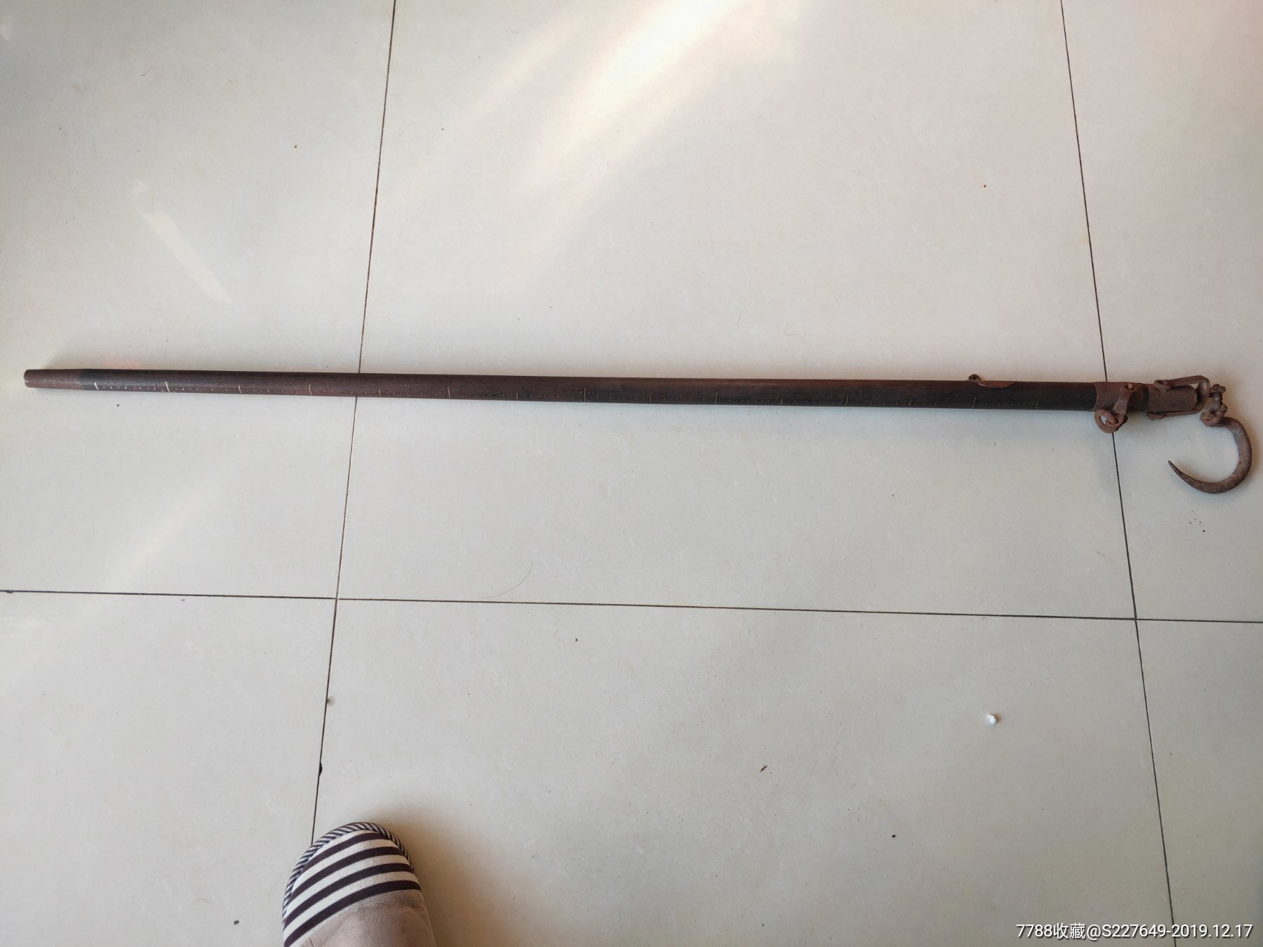 铁力木秤杆,全长1200大头直径29品相一流,保真包老不包感兴趣的话给我