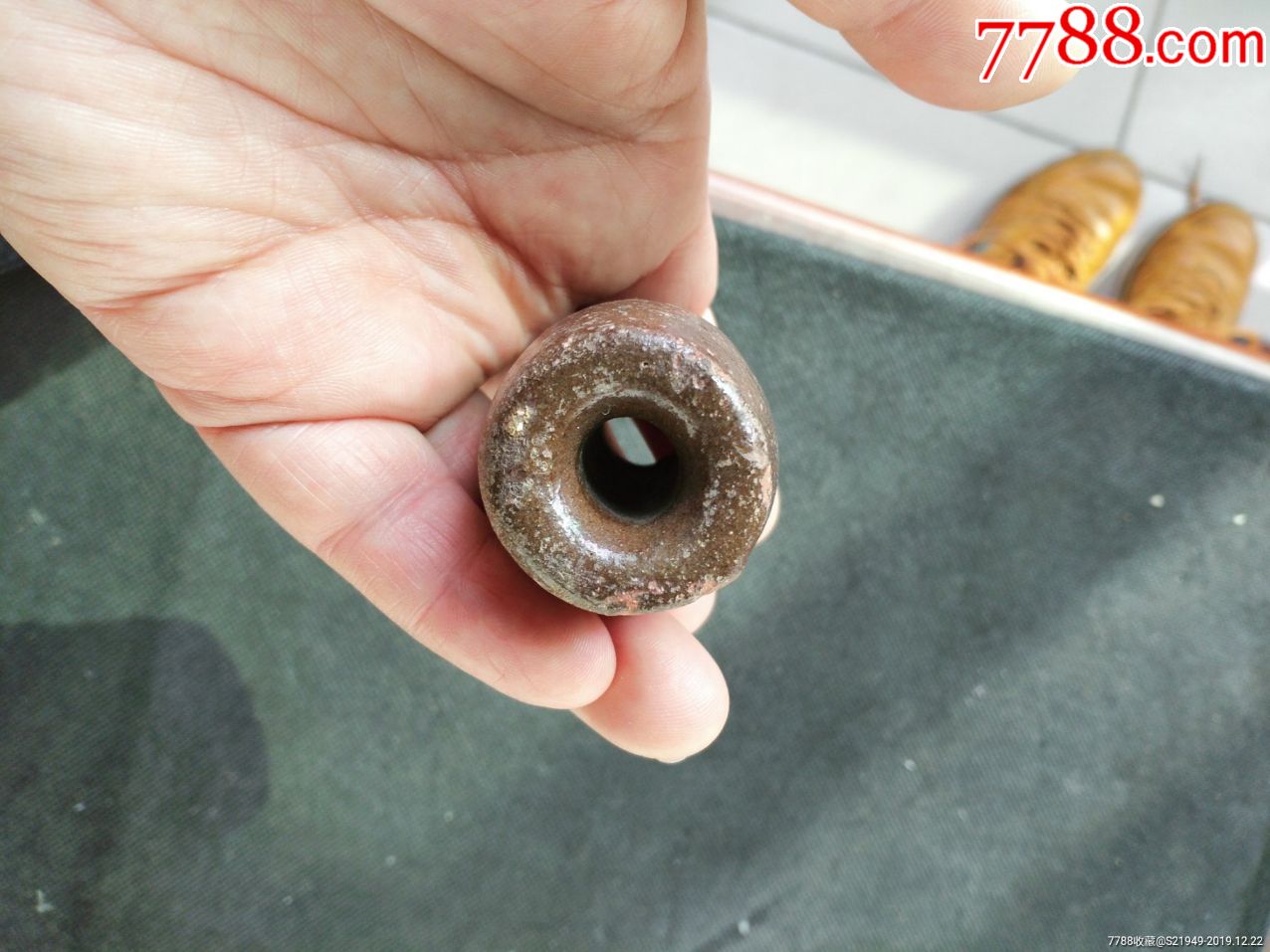 大清光绪鳝鱼釉瓷天珠一件