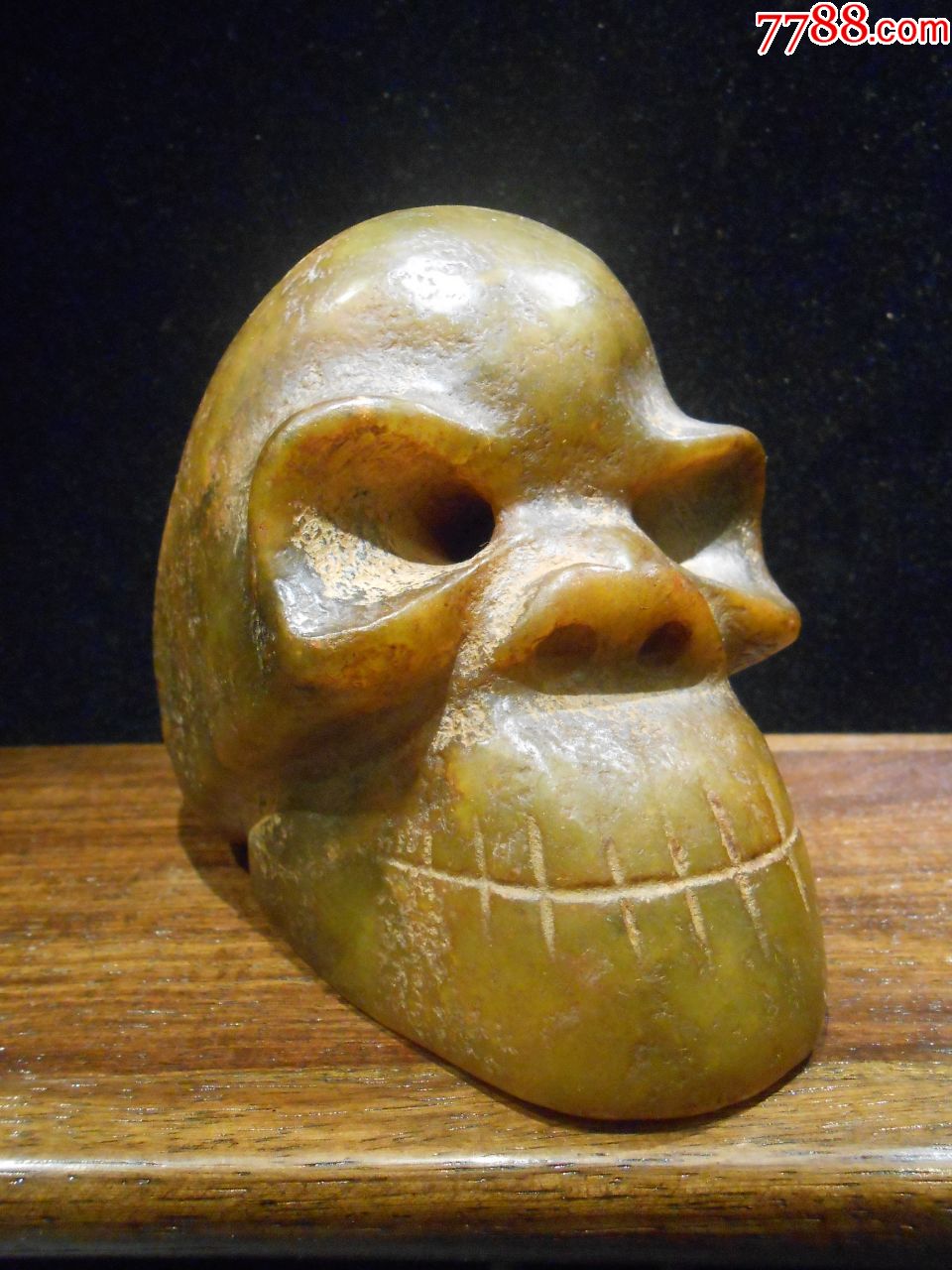 红山玉骷髅头雕件,雕刻骷髅头,玉质油润,包浆老气,重3斤多,无托,底价
