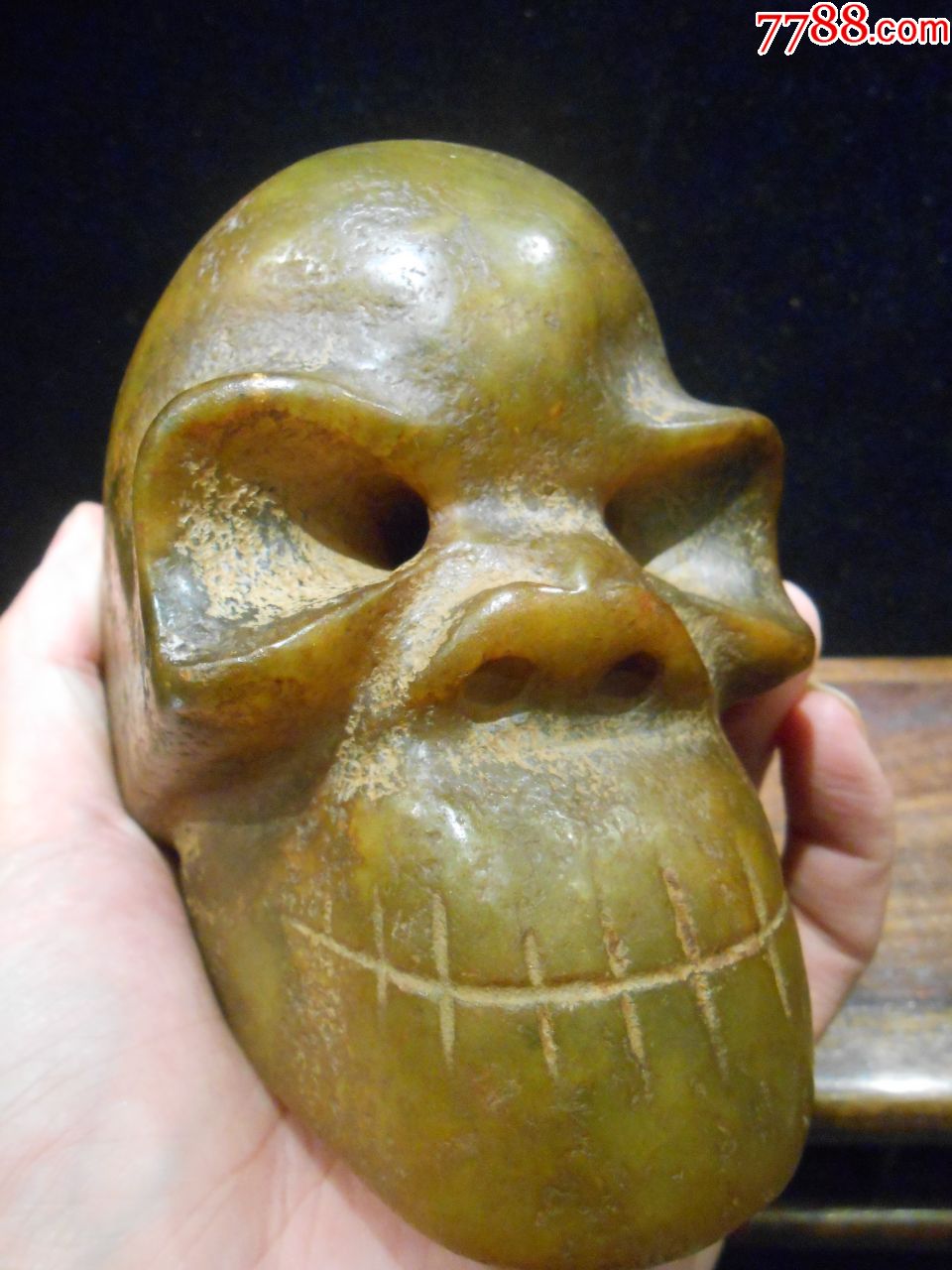 红山玉骷髅头雕件,雕刻骷髅头,玉质油润,包浆老气,重3斤多,无托,底价