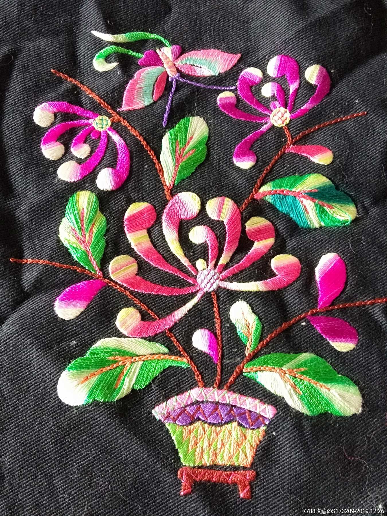花卉绣品一件
