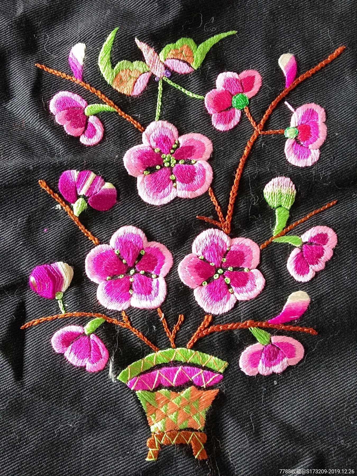 花卉绣品一件