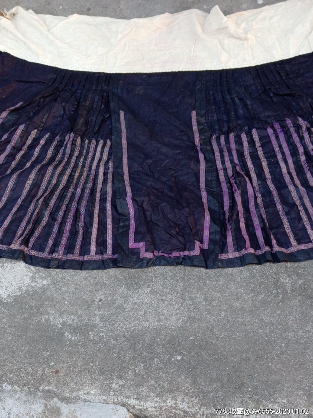 清代手工绣花百褶裙