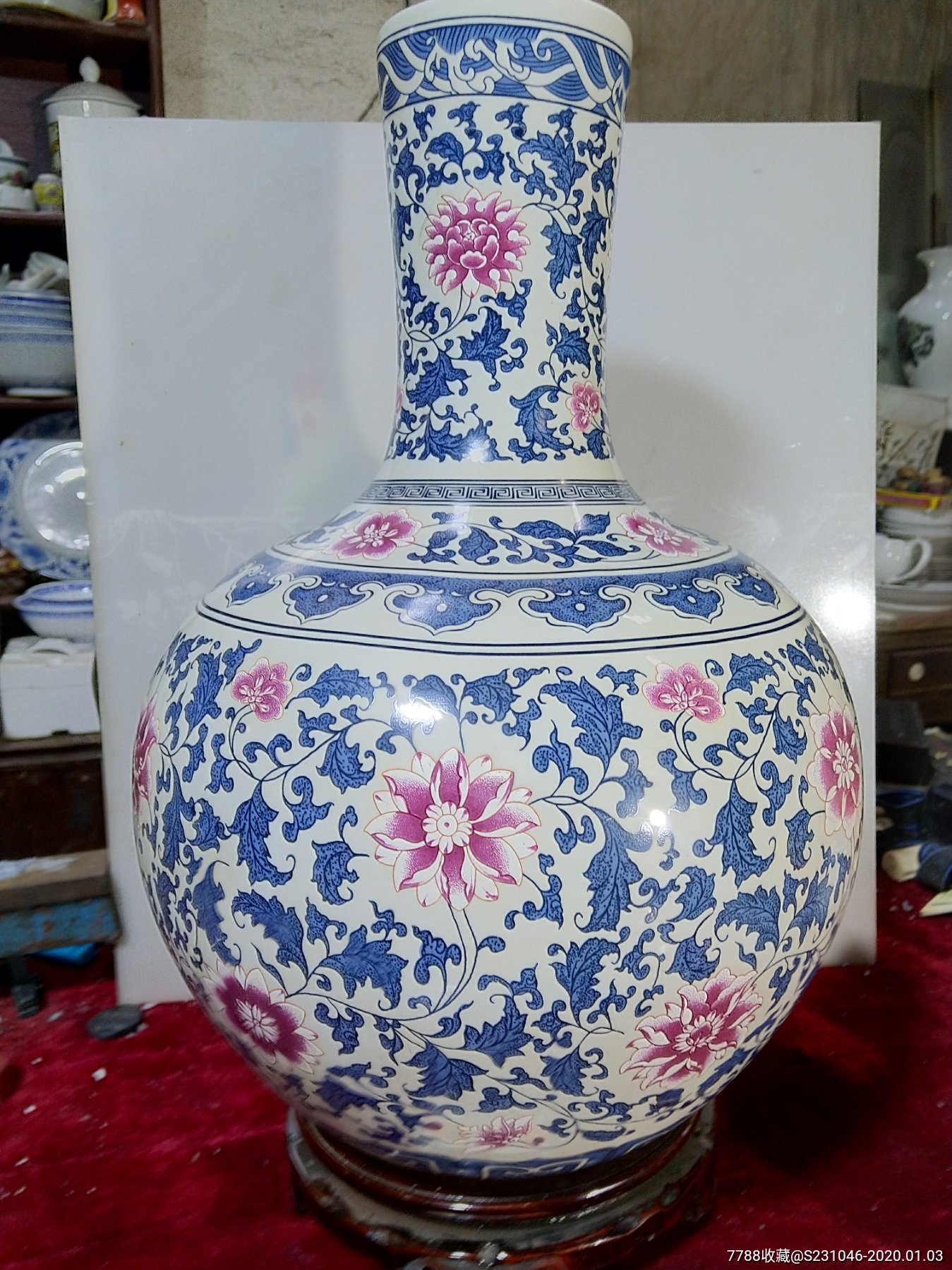 早期艺术瓷厂仿乾隆青花缠枝纹斗彩天球瓶