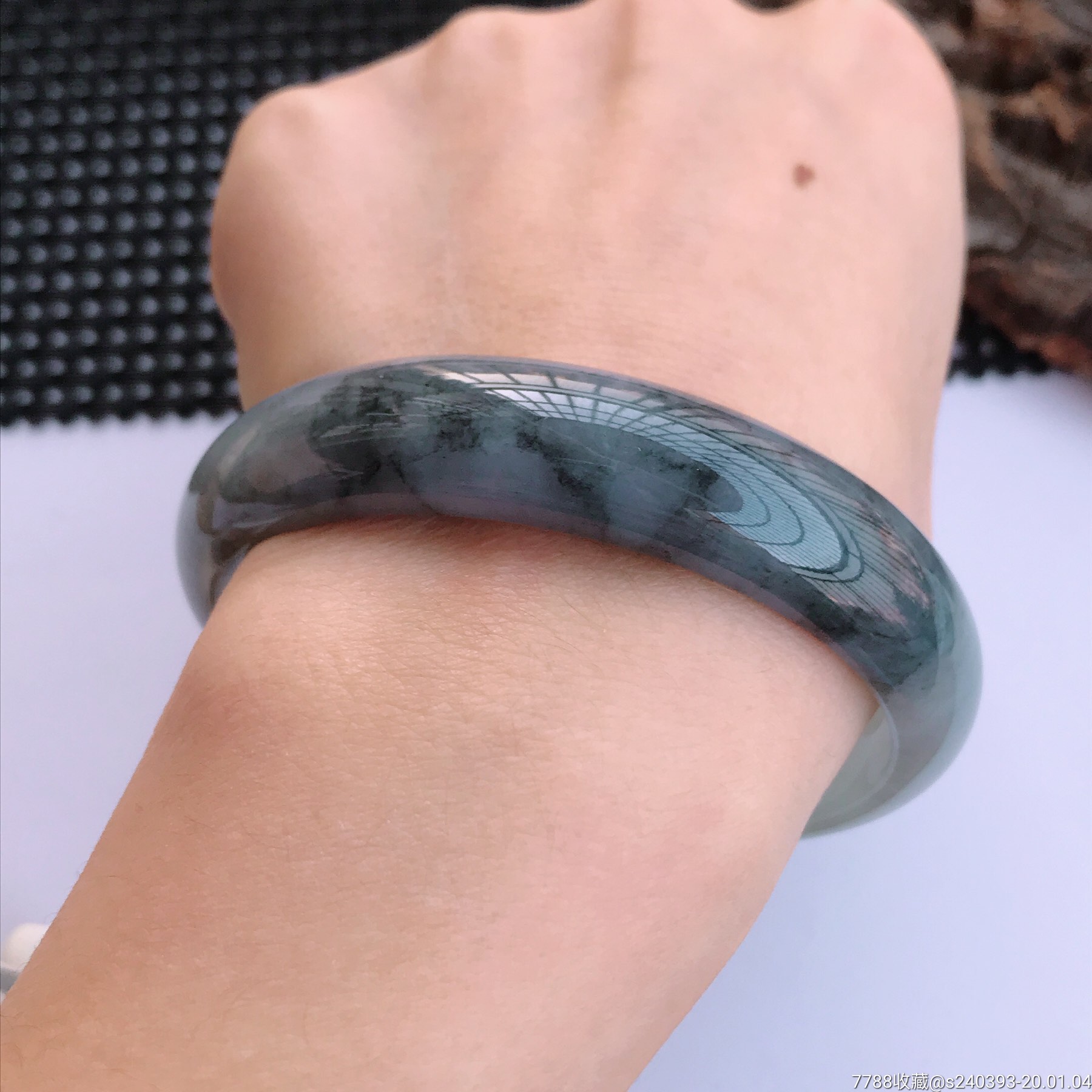 飘黑花翡翠圆镯59.8mm