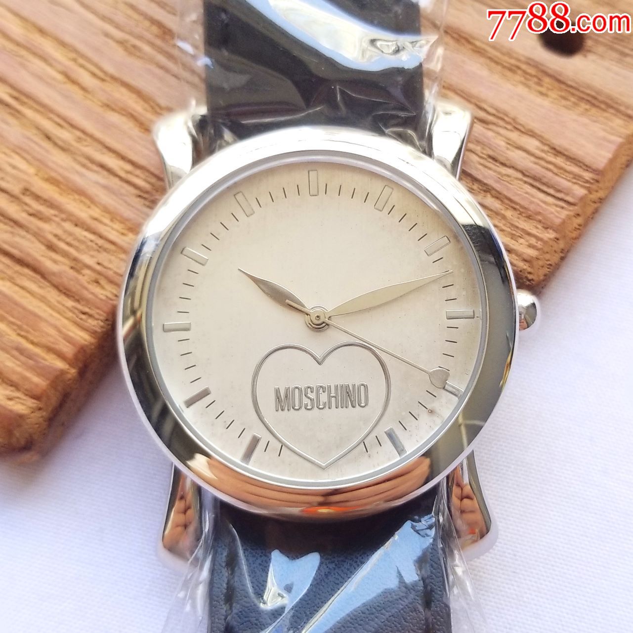 独特表耳设计!】moschino-石英女表-手表/腕表-7788收藏__收藏热线