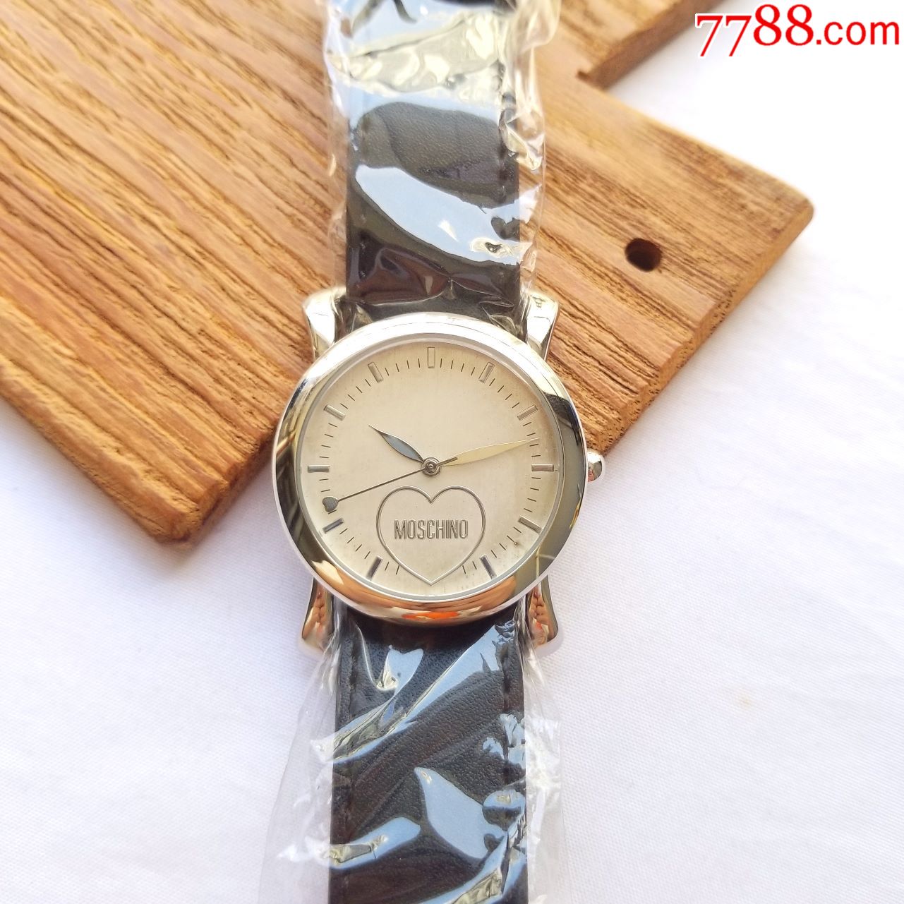 独特表耳设计!】moschino-石英女表-手表/腕表-7788收藏__收藏热线