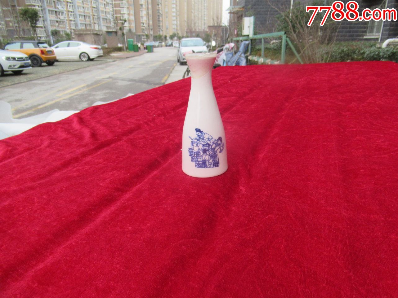 【酒瓶收藏】青花瓷古代人物图关东黑土地二两半装原装酒(完美品)