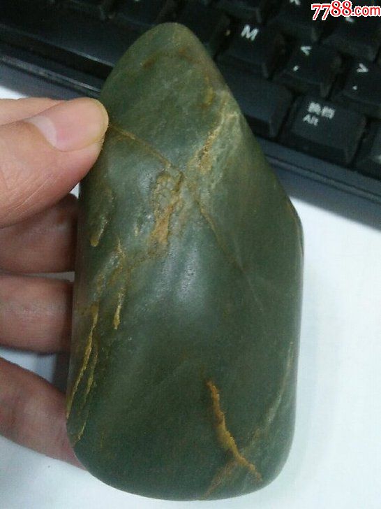 3560和田玉青玉籽料原石403克