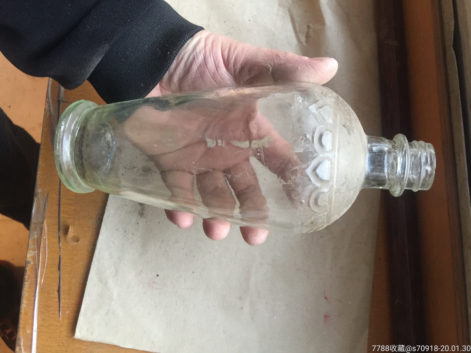 萝卜瓶-没标,没盖,口沿有磕.