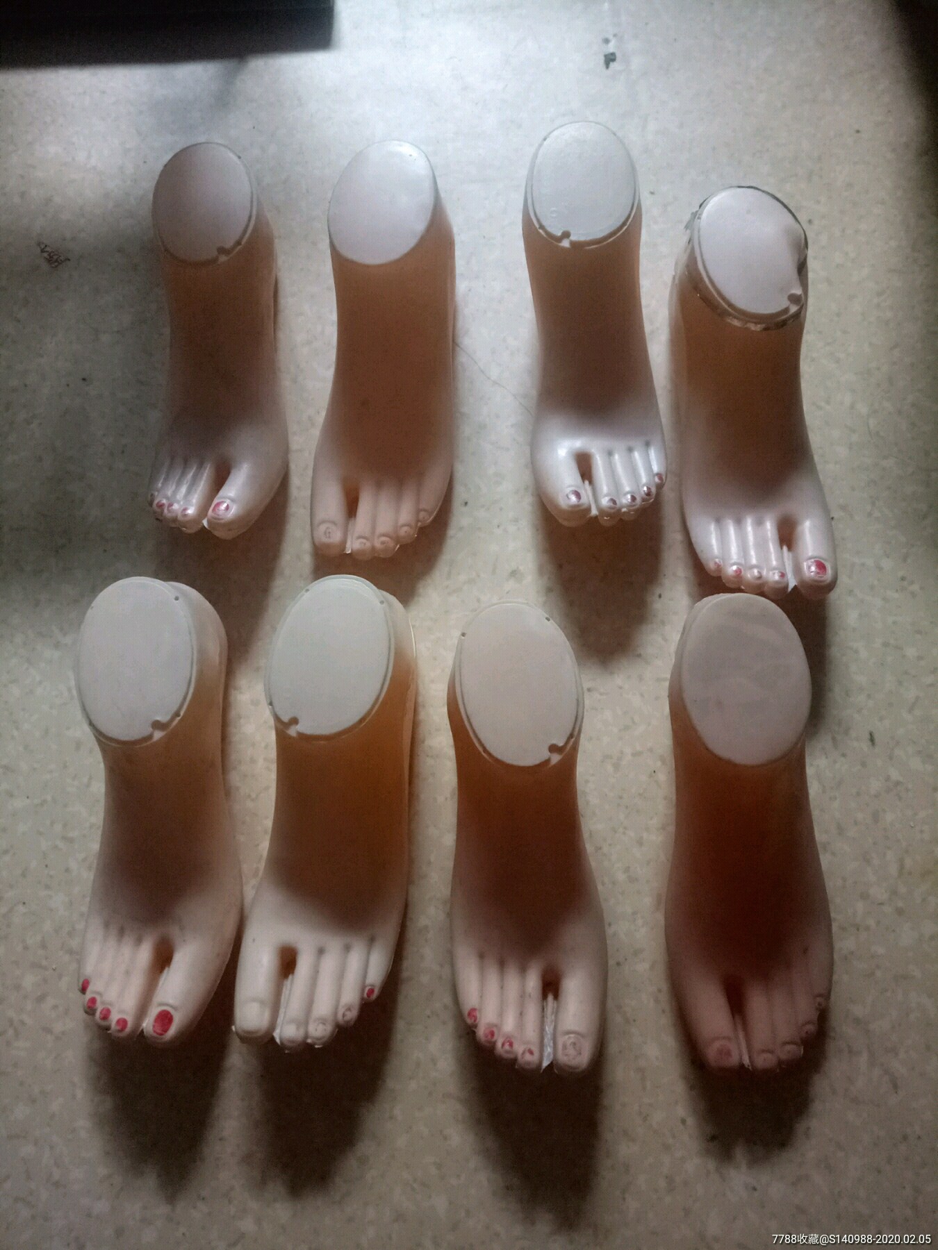 早期塑料脚模一堆