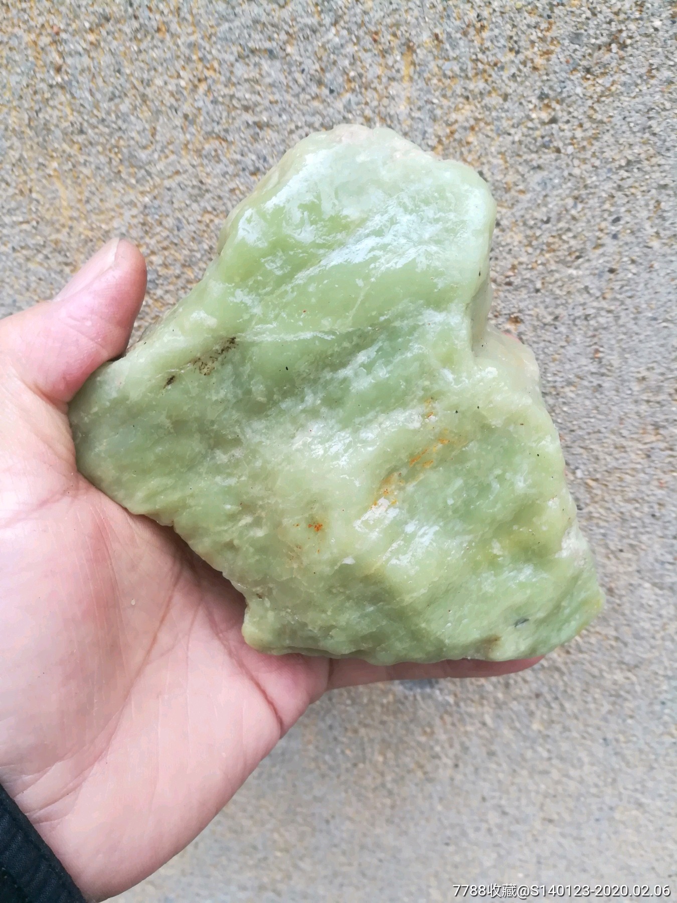 寿山月尾绿原石