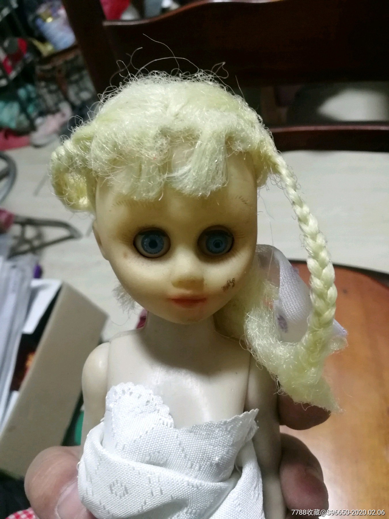 两个眼睛会动的布娃娃,不清楚什么年代,实物拍摄,品相如图