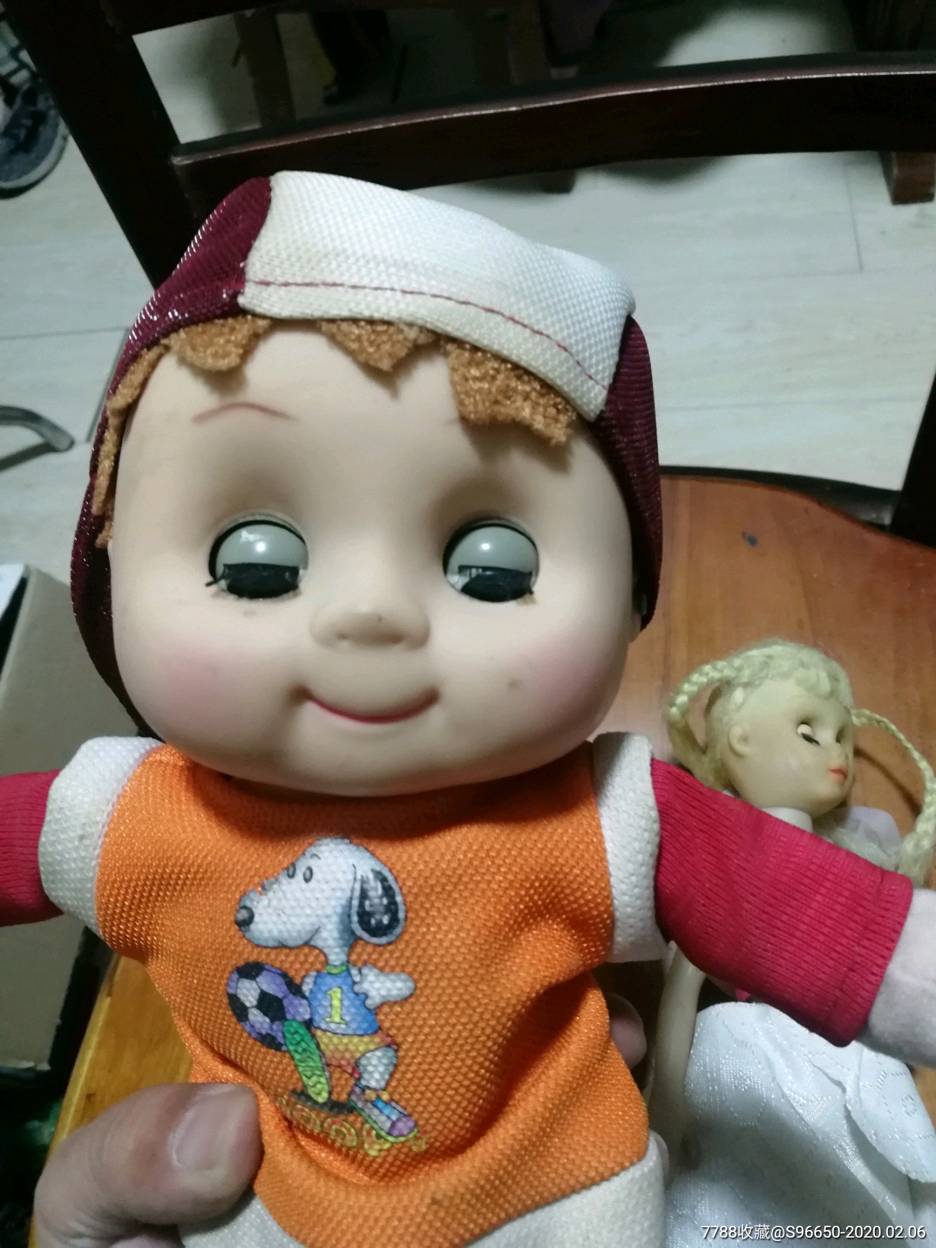 两个眼睛会动的布娃娃,不清楚什么年代,实物拍摄,品相如图