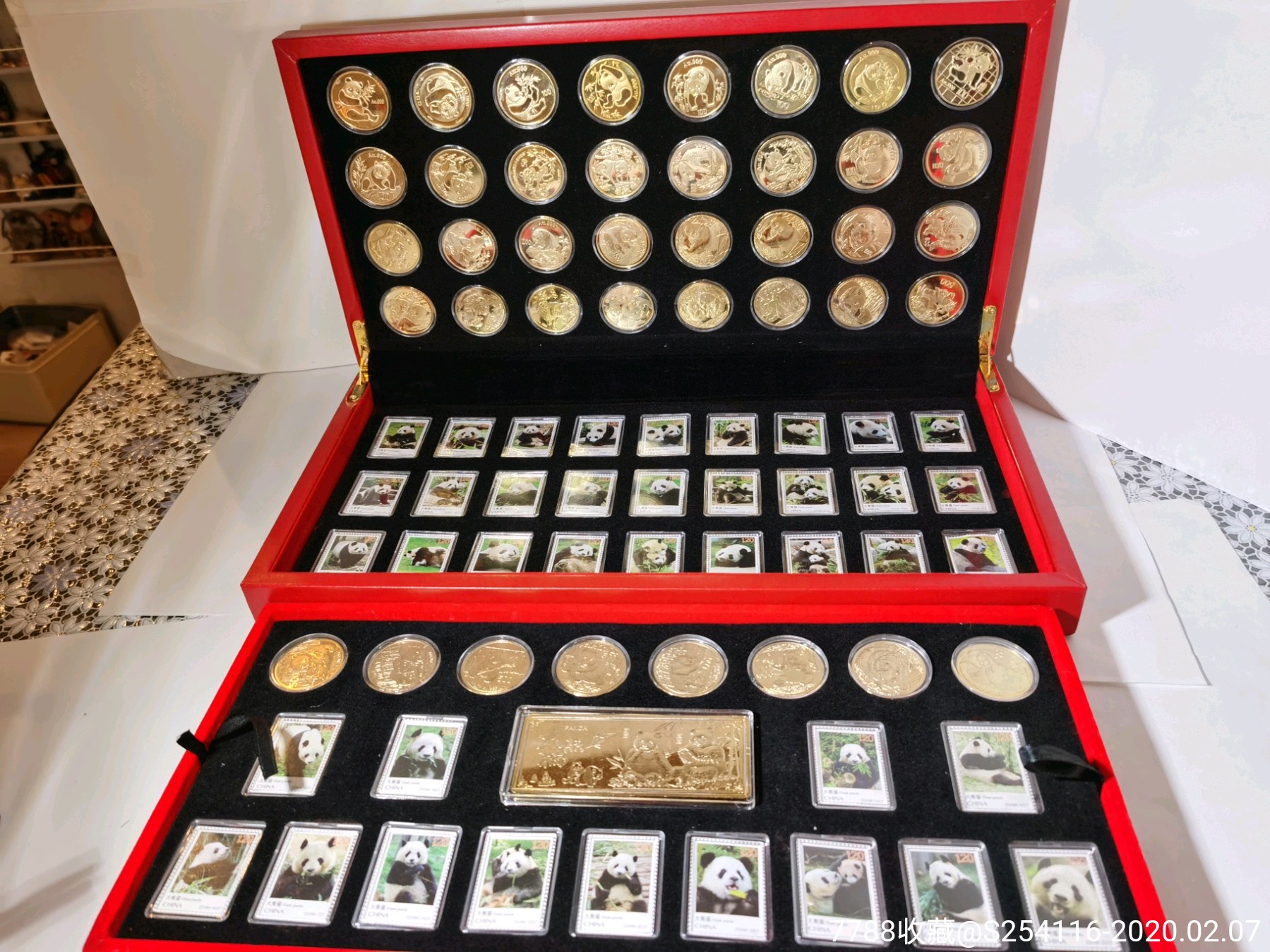 中华人民共和国成立70周年熊猫邮票纪念币套装表面金999限量2019套