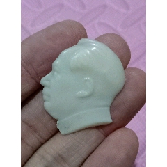 文*毛主席像章