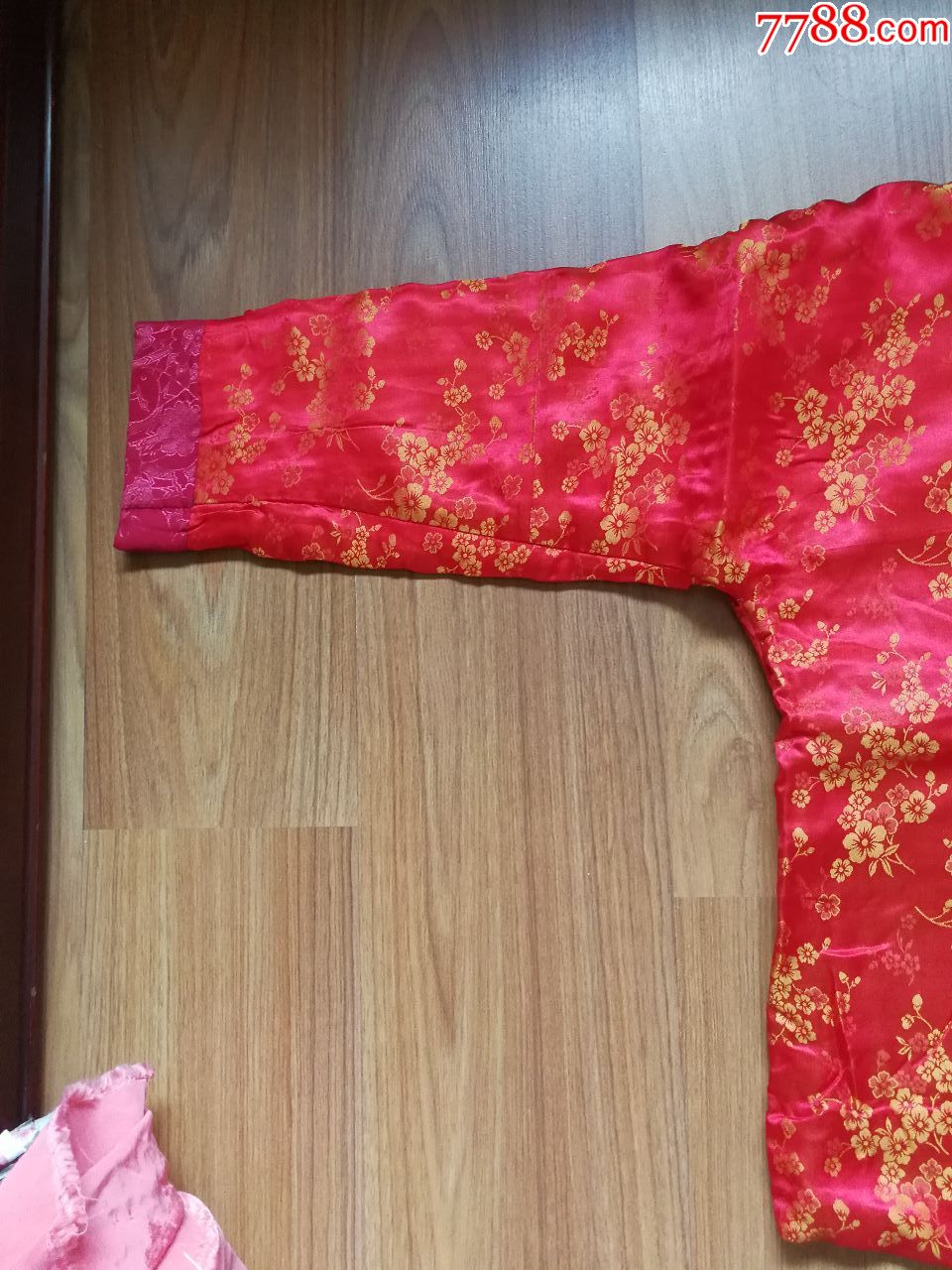 老式软丝绸女士棉袄