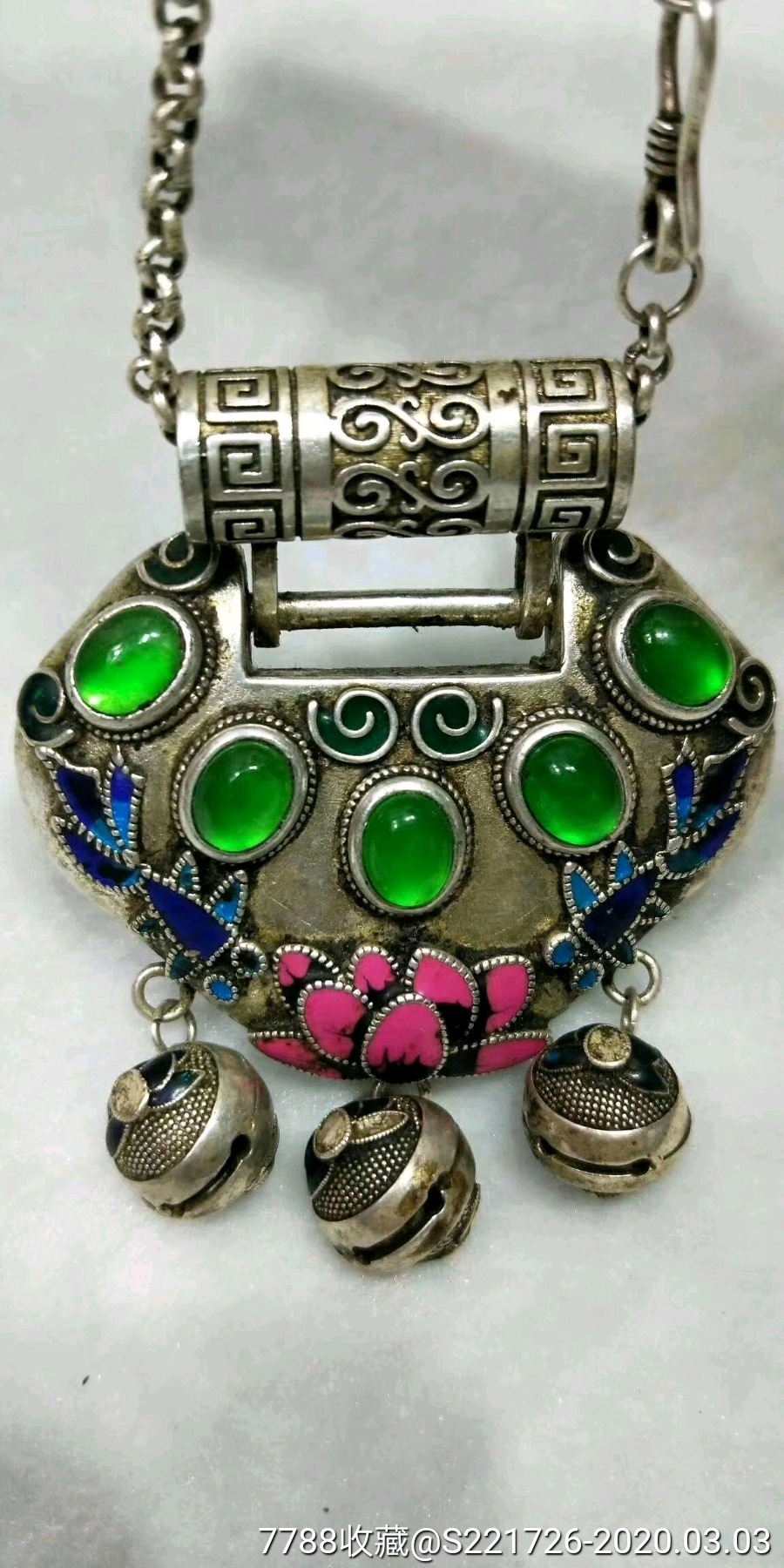 民国纯银景泰蓝,镶翡翠铃铛长命锁项链,选料天然细腻.