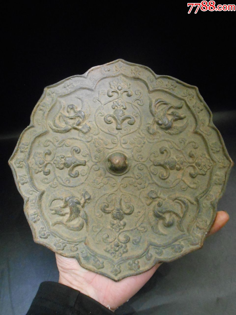 "四凤连理花纹"图案大铜镜,直径20cm,包浆锈迹老道,详可见细图