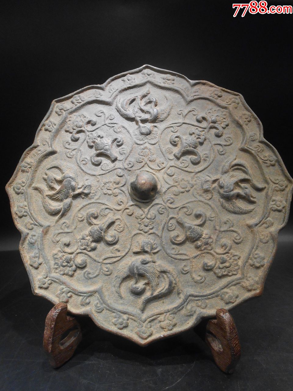 "四凤连理花纹"图案大铜镜,直径20cm,包浆锈迹老道,详可见细图