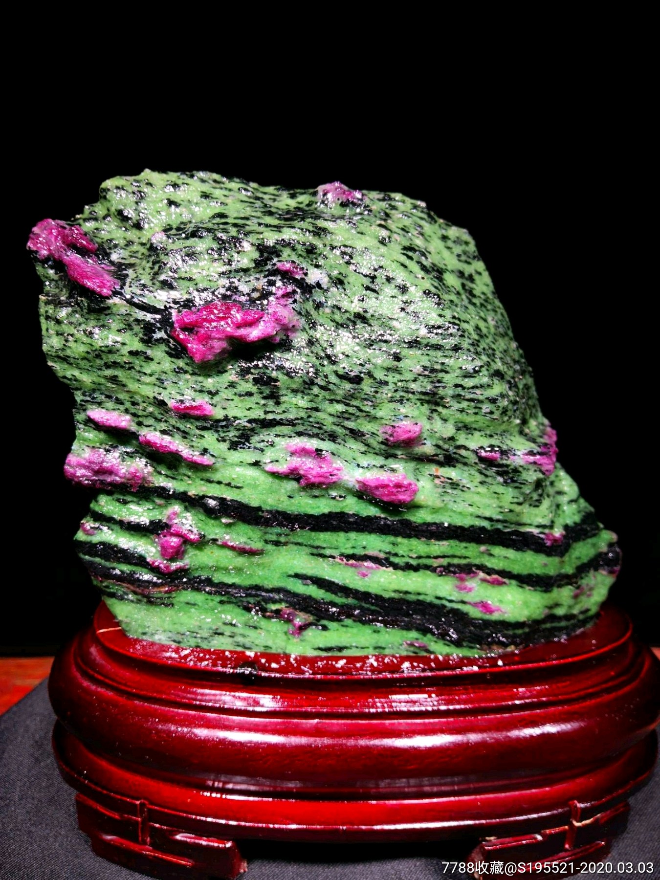 天然原石奇石红绿宝摆件