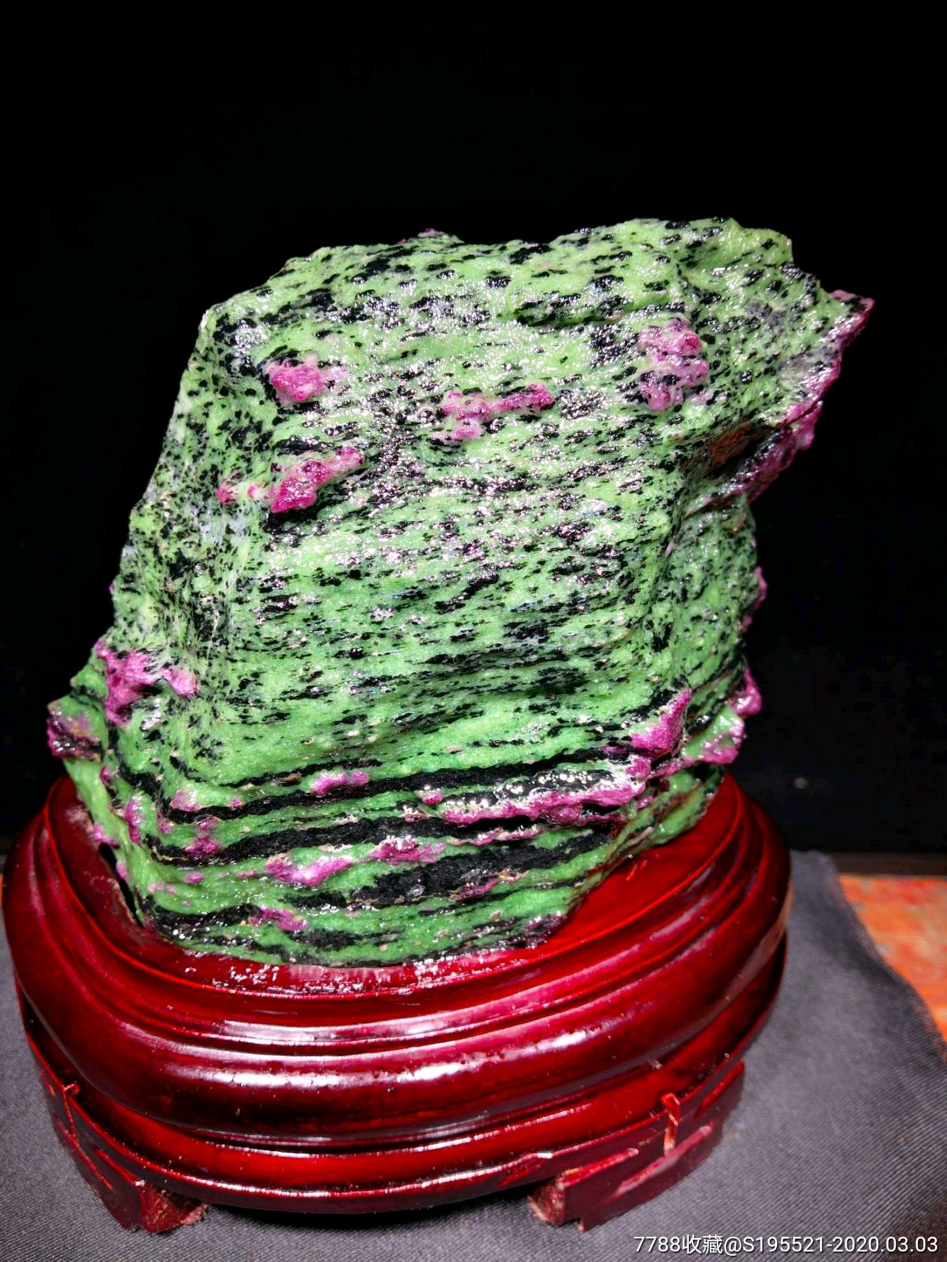 天然原石奇石红绿宝摆件