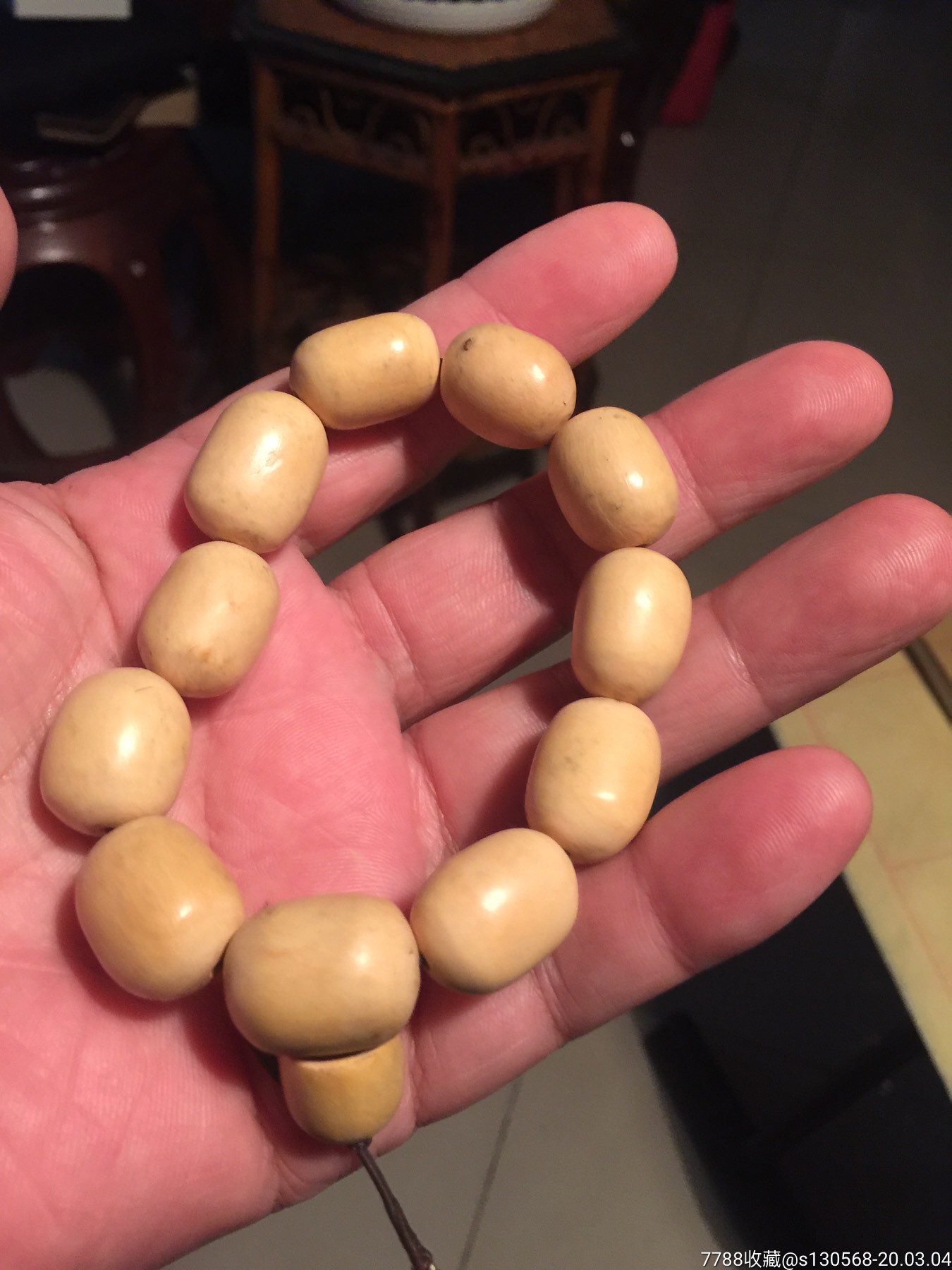 老人家纯手工加工黄杨木手串