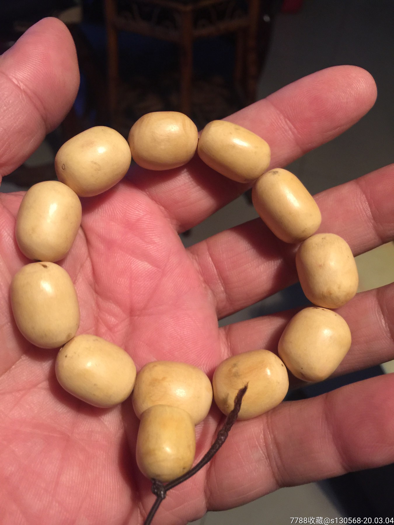 老人家纯手工加工黄杨木手串