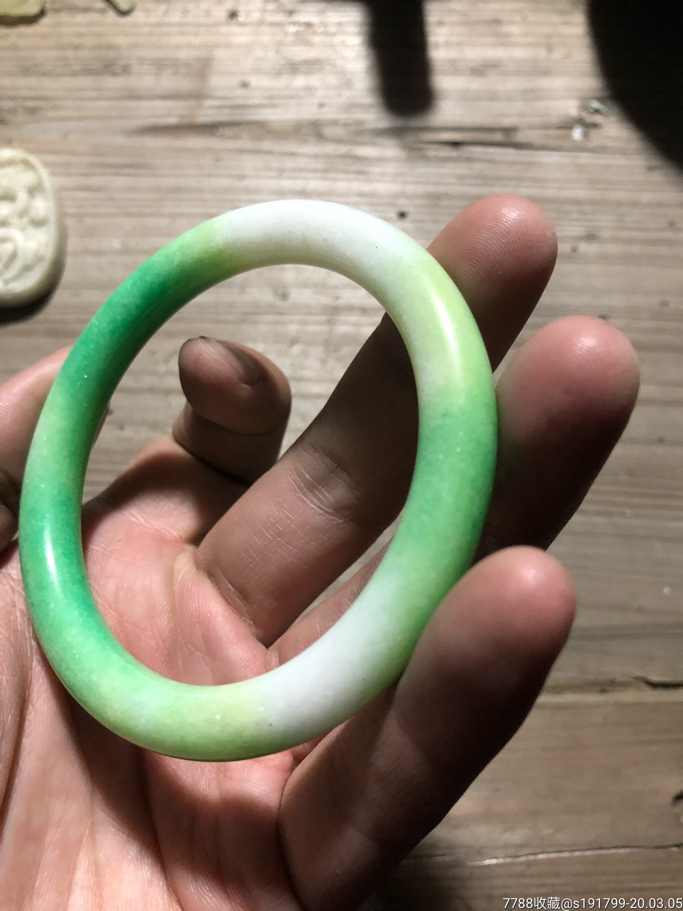 玉石手环,应该染色的,懂得拍!品相完整!