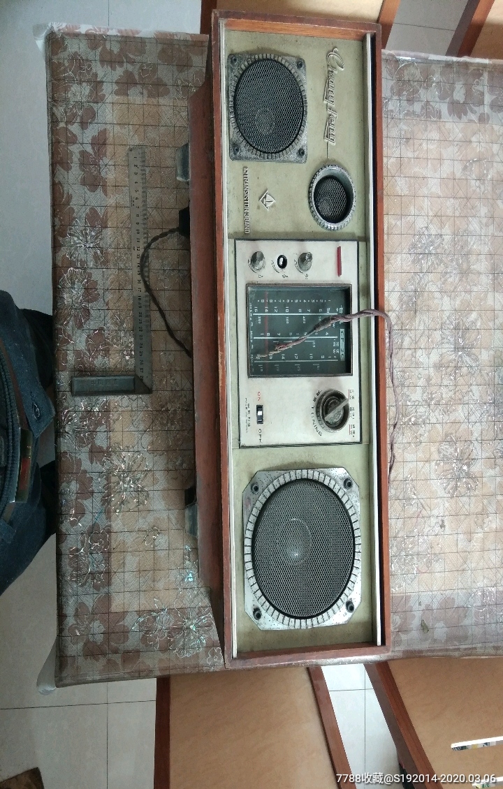 大型上海长风12管3波段半导体交流台式收音机一台