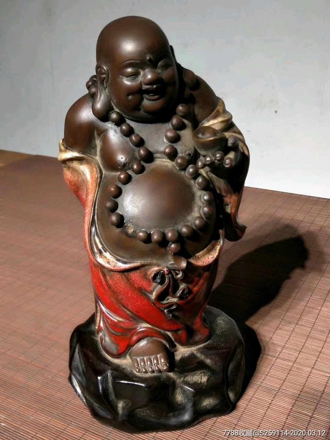 紫砂挂釉招财笑乐佛形态逼真色彩鲜艳纯手工雕刻成色如图.